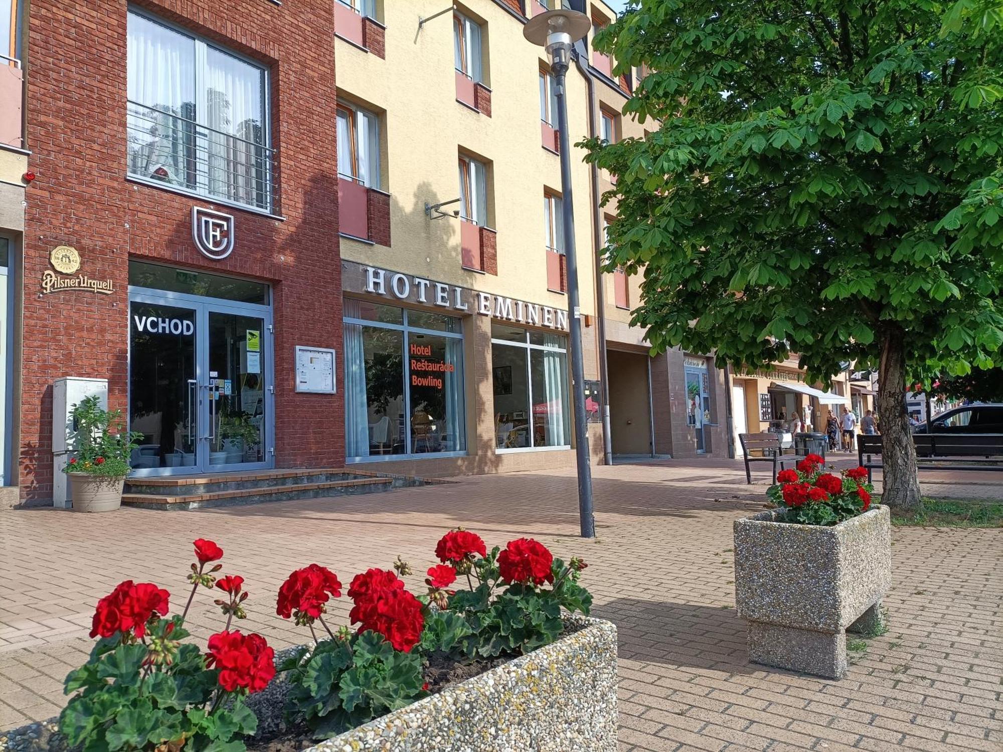 Hotel Eminent Ступава Экстерьер фото