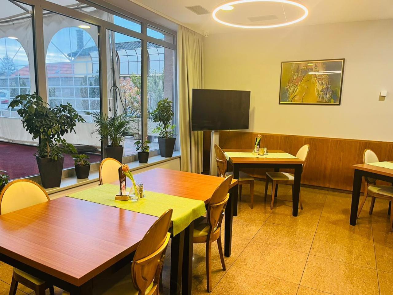 Hotel Eminent Ступава Экстерьер фото