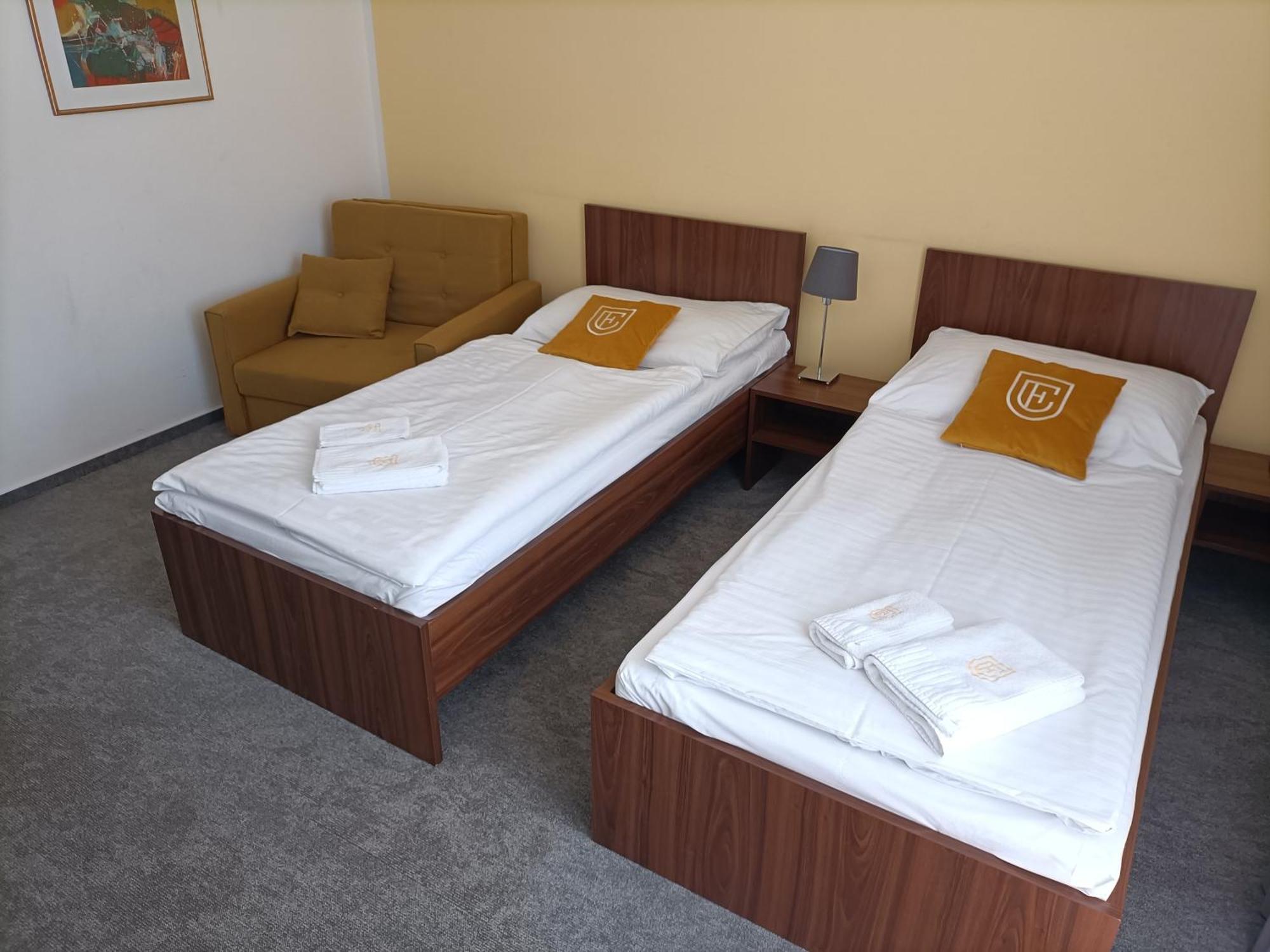 Hotel Eminent Ступава Экстерьер фото
