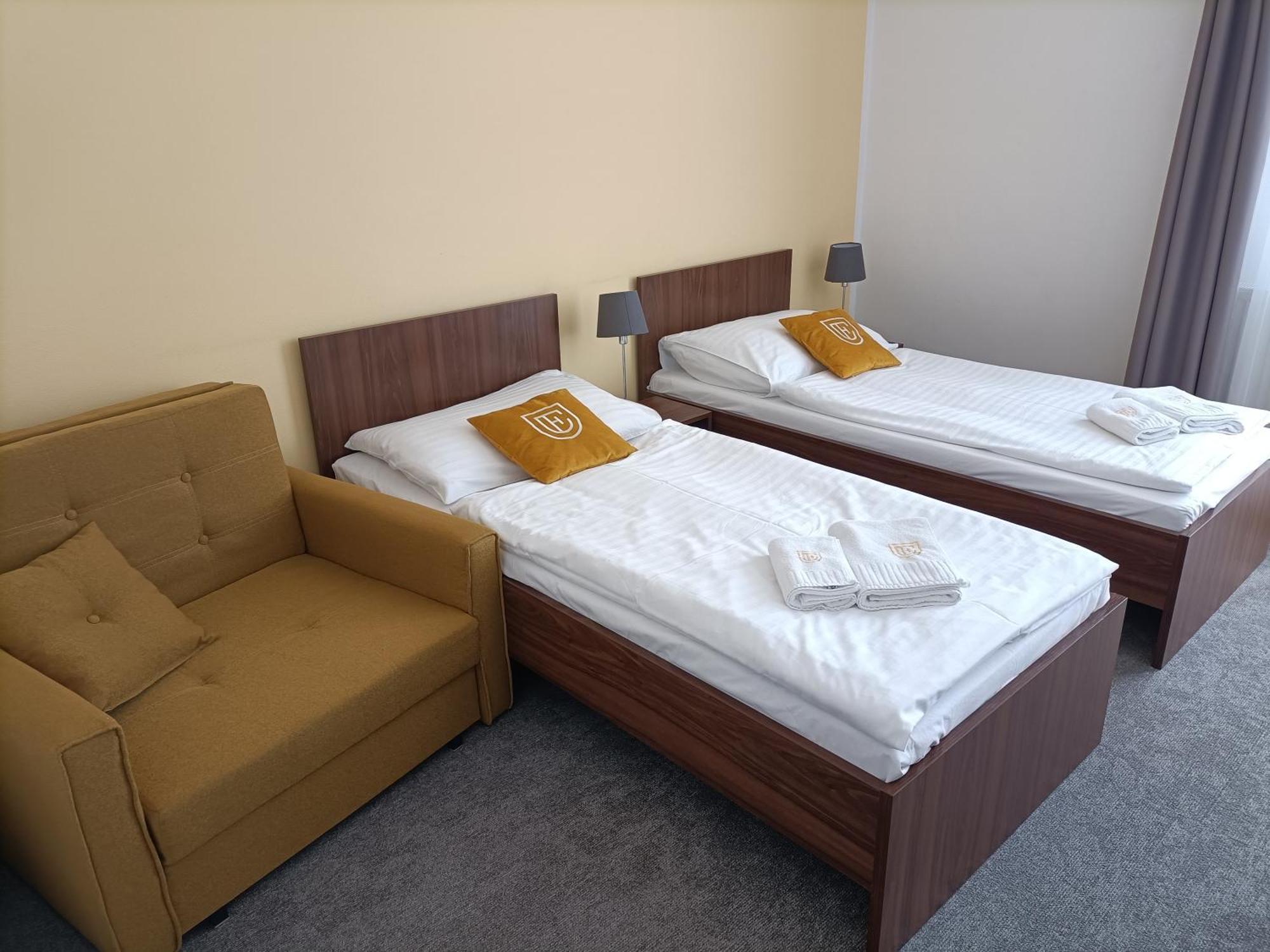Hotel Eminent Ступава Экстерьер фото