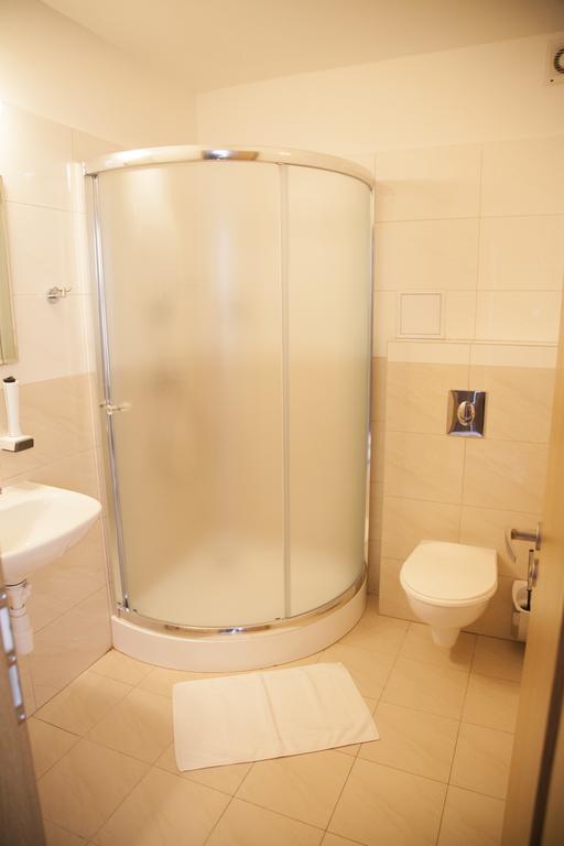 Hotel Eminent Ступава Экстерьер фото